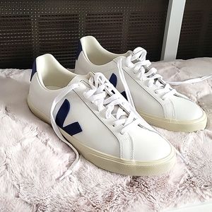 Veja sneakers size 8.5 NWOT